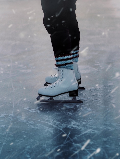 눈이 내리는 동안 얼음에 흰색 스케이트에있는 사람의 수직 근접 촬영
