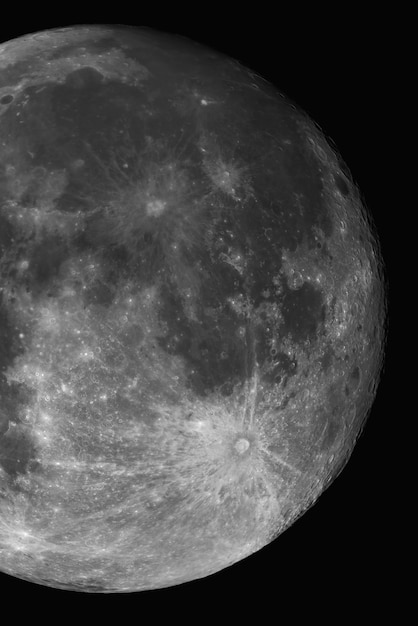 無料写真 月の垂直のクローズアップショット