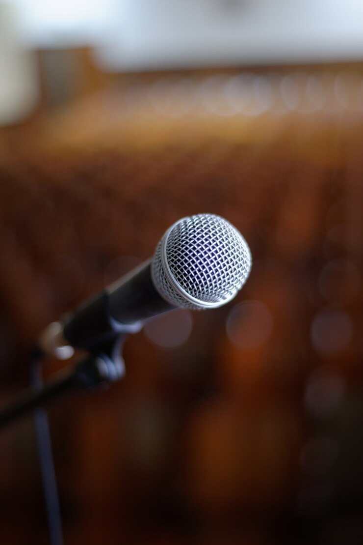 Free Photo vertical image of a microphone