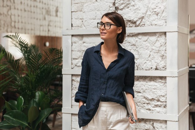 Vertical picture of female manager in eyeglasses