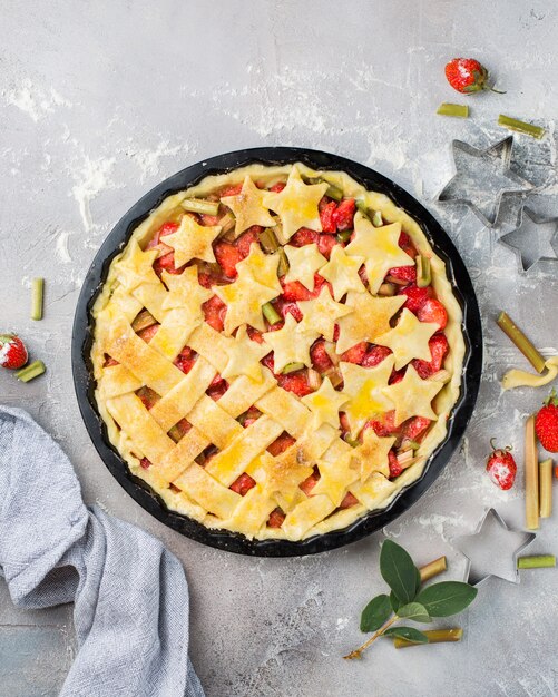 Vertical selective closeup shot of a strawberry pie with stars