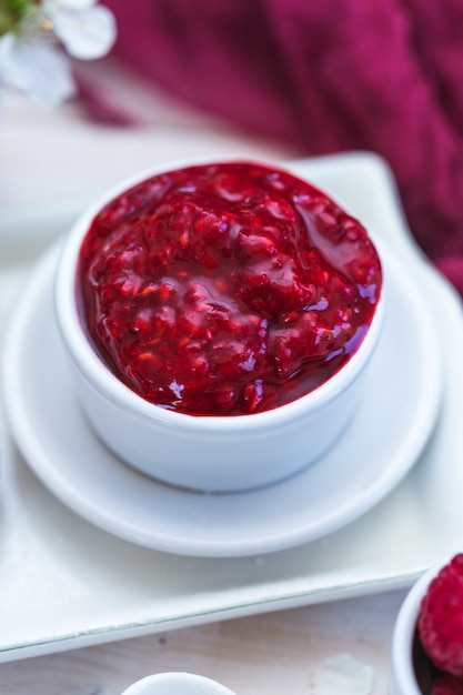 Free photo vertical selective focus shot of a tasty looking raspberry jam