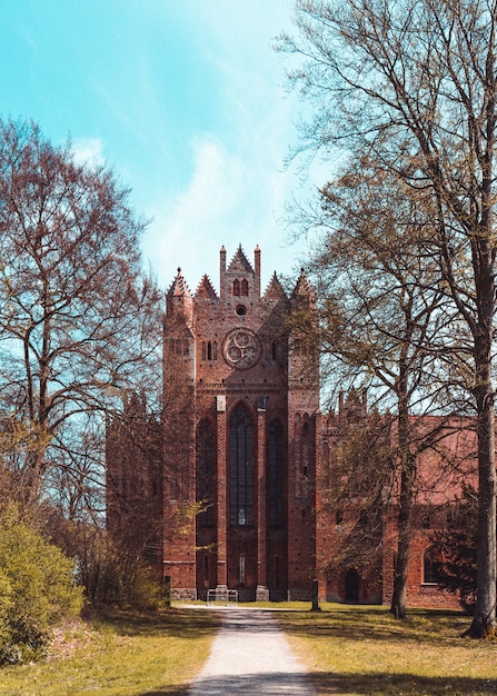 Free photo vertical shot of abbey in chorin germany during daytime