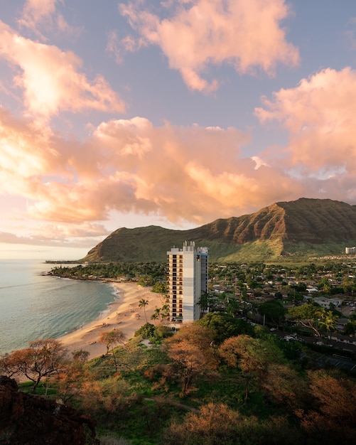 Free photo vertical shot of an apartment on the beach shore under a beautiful sky - great for a background