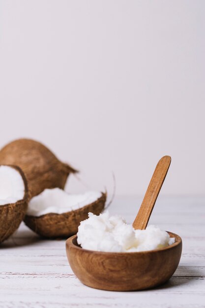 Vertical shot bowl with coconut oil