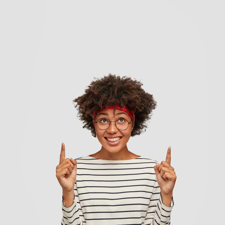 Free Photo vertical shot of cheerful woman with afro hairstyle