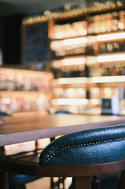 Free photo vertical shot closeup on bar green chairs at the counter closeup selective focus bar view blur focus bar decoration idea or photo for interior