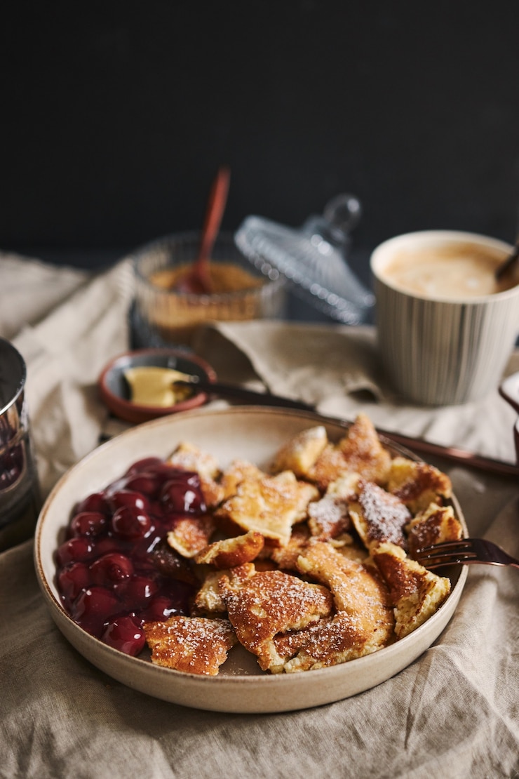 Free Photo vertical shot of delicious fluffy pancakes with cherry and powdered sugar
