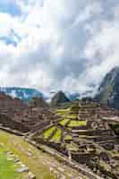 Free photo vertical shot of the mesmerizing machu picchu mountain on a cloudy day