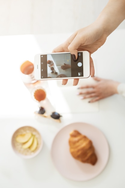 Free photo vertical shot of woman hand on notebook with stylish composition.