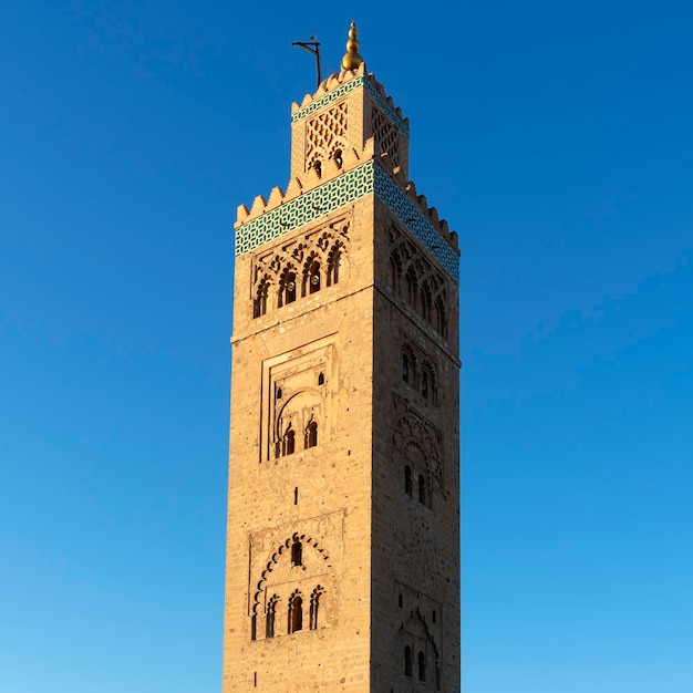 Free photo vertical view of koutoubia mosque marrakech