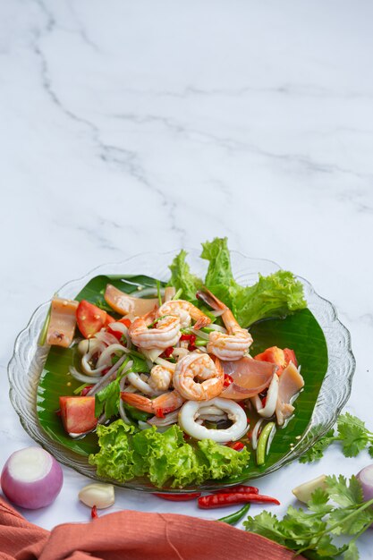 VFresh 혼합 해산물 샐러드, 매운 음식 및 태국 음식.