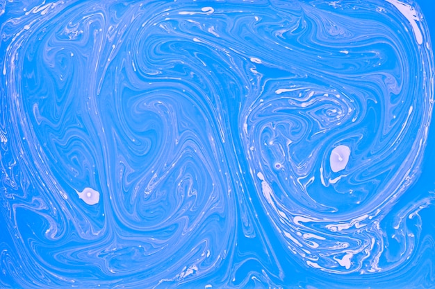 鮮やかなブルーの抽象的なパターンの背景