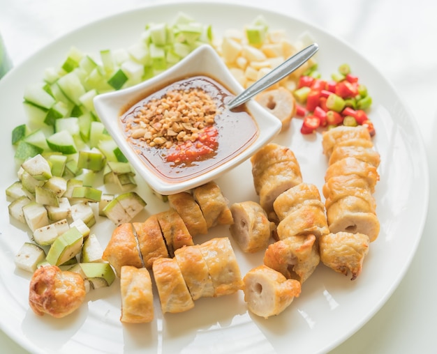 Free photo vietnamese meatball wraps