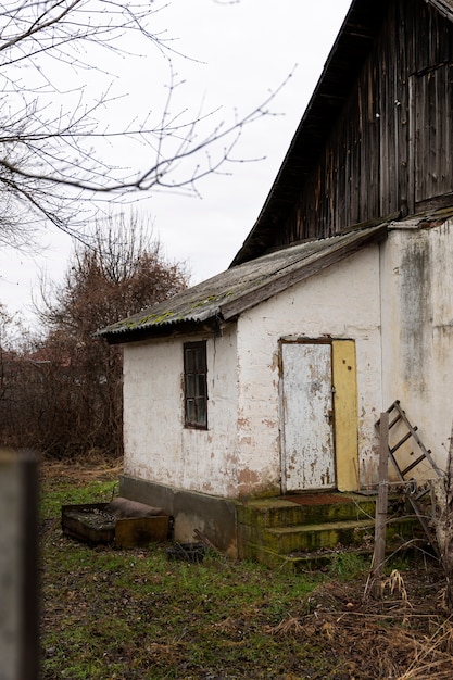 Free photo view of abandoned and decaying house in nature