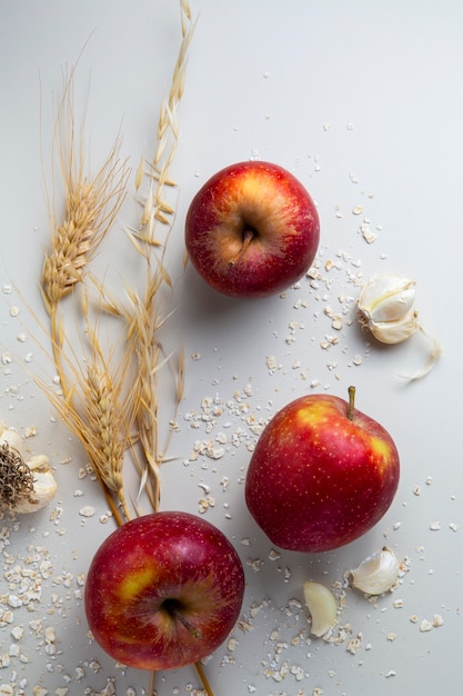 Above view apples and garlic arrangement