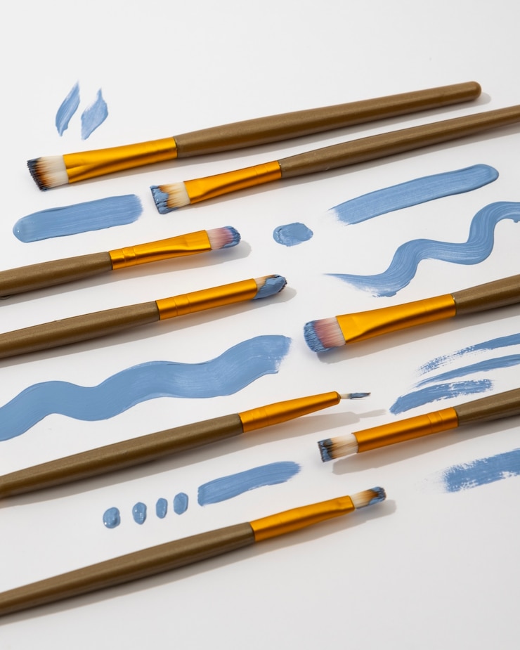 無料Photo 青い絵の具でブラシの品揃えのビュー