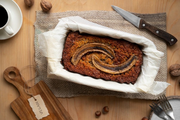 Vista della torta al forno fatta da panetteria vegana