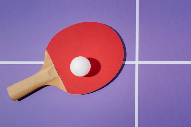 Free photo above view ball on ping pong paddle