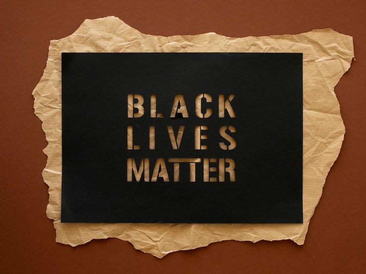 मुफ़्त फोटो above view black lives matter awareness