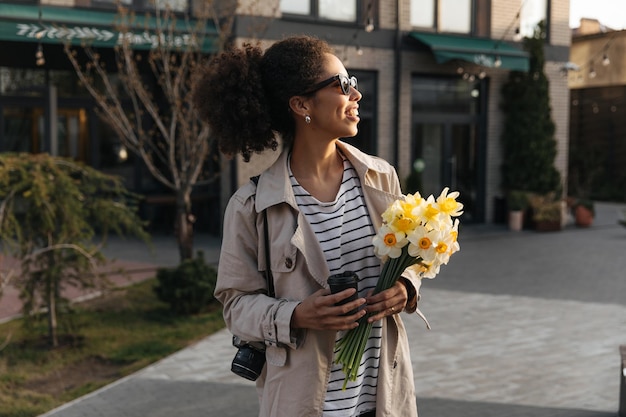 Free photo view of black woman walk in the street