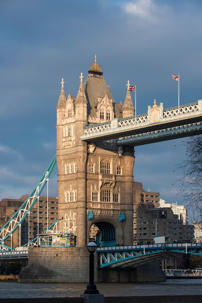 ロンドン市の橋の眺め