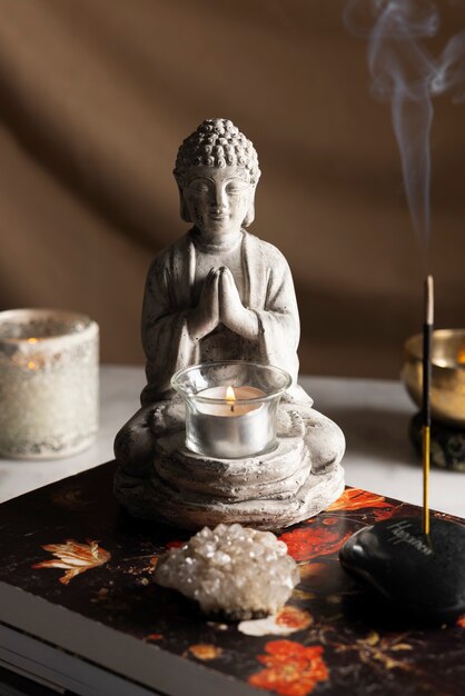 Вид на статуэтку будды для спокойствия и медитации