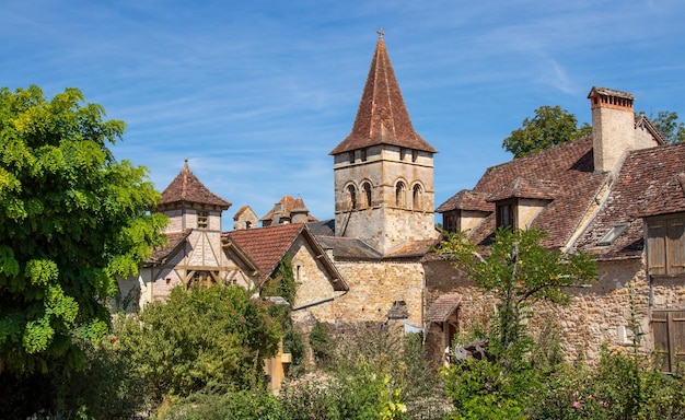 Veduta di carennac uno dei borghi più belli della francia