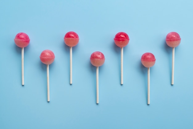 Free photo above view colorful ball lollipops