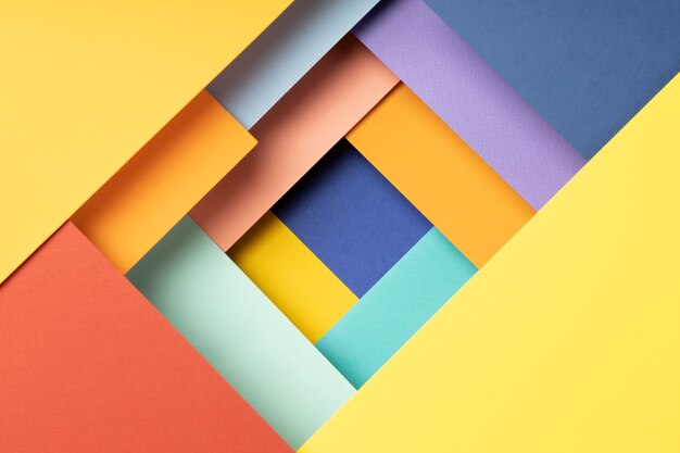 Вид сверху на разноцветные квадраты