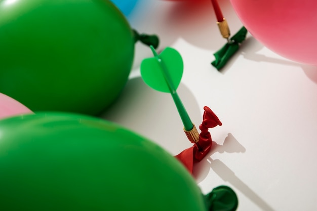 Free photo view of dart arrows with balloons