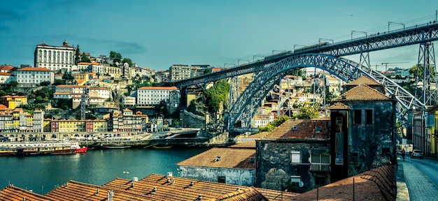 포르투갈 포르투의 유명한 다리의 전망