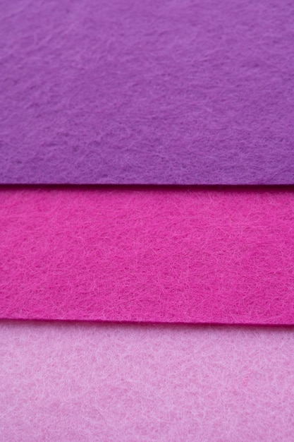 ピンクと紫の色調のフェルト生地のビュー