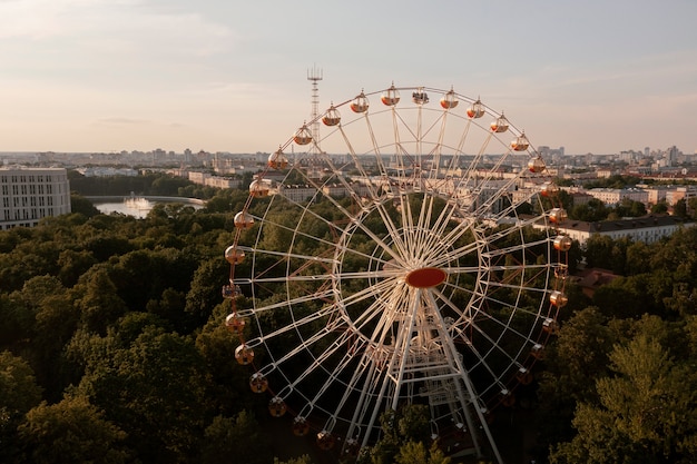 Free photo view of the ferris wheel in the city