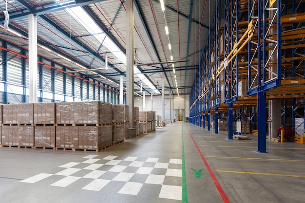 Free photo view of full warehouse with forklift