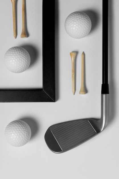 Foto gratuita vista delle palline da golf con altri accessori