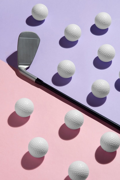 Foto gratuita vista delle palline da golf con altri accessori