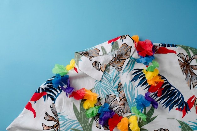 Free photo view of hawaiian shirt with floral print