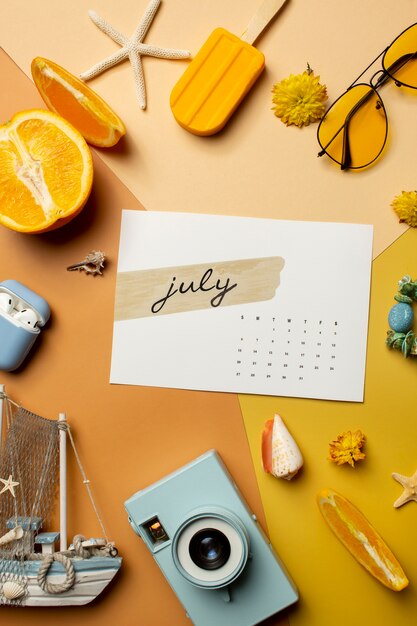 Выше: календарь на июль и расположение предметов