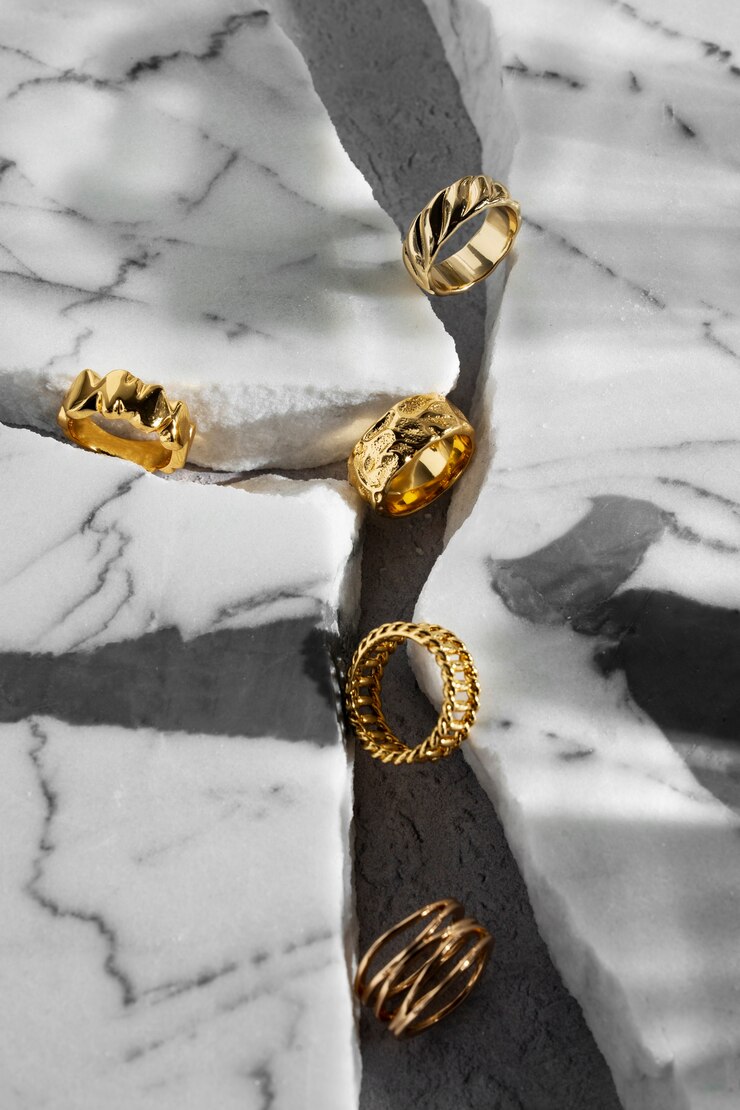Free Photo view of luxurious golden ring with marble
