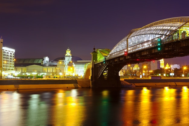 Free photo view of moscow. pedestrian bogdan khmelnitsky bridge