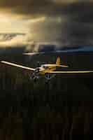 Бесплатное фото Вид трехмерного самолета с крыльями и двигателем