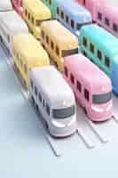 무료 사진 간단한 색 ⁇ 의 배경으로 3d 열차 모델의 보기