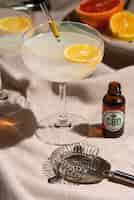 Бесплатное фото Вид алкогольного коктейля с инфузией масла кбр