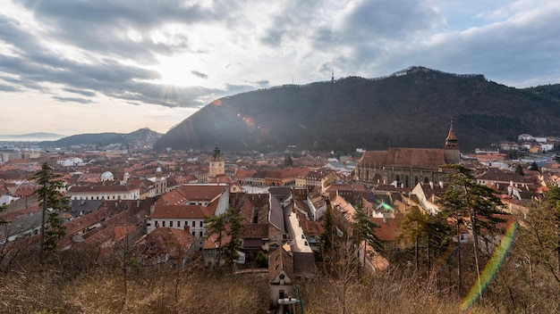 Бесплатное фото Вид на старый центр брашова румыния