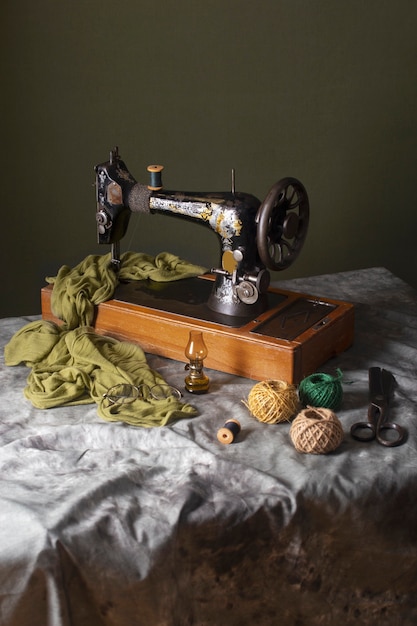 Бесплатное фото Вид на винтажную швейную машину