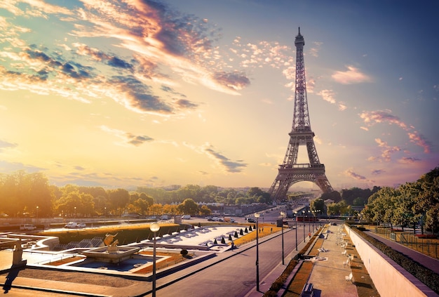일출, 파리 정원 트로카데로 및 에펠탑에서 보기