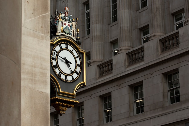 Foto gratuita vista dell'orologio ornamentale nella città di londra