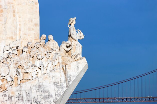 Вид на памятник Padrao dos Descobrimentos в Лиссабоне, Португалия