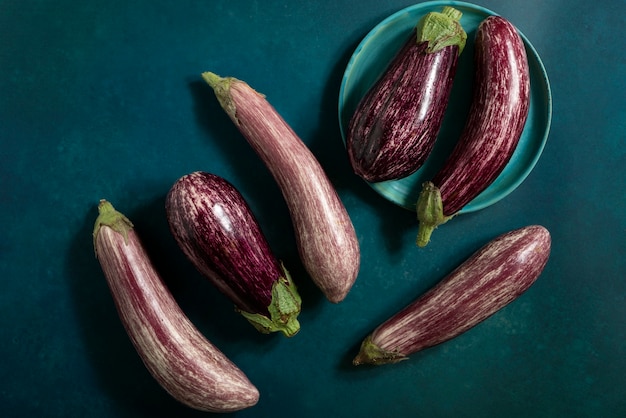 Free photo above view raw eggplants still life